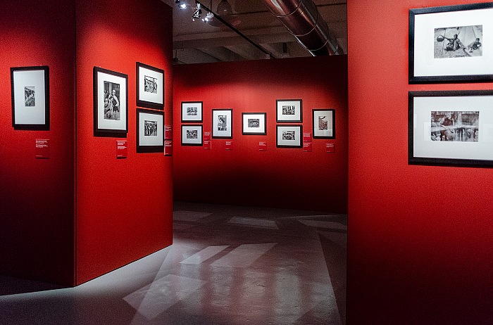 Un momento della visita alla mostra Henri Cartier-Bresson. Cina 1948-49 / 1958 presso il Mudec - Museo delle Culture di Milano. � FPmag.