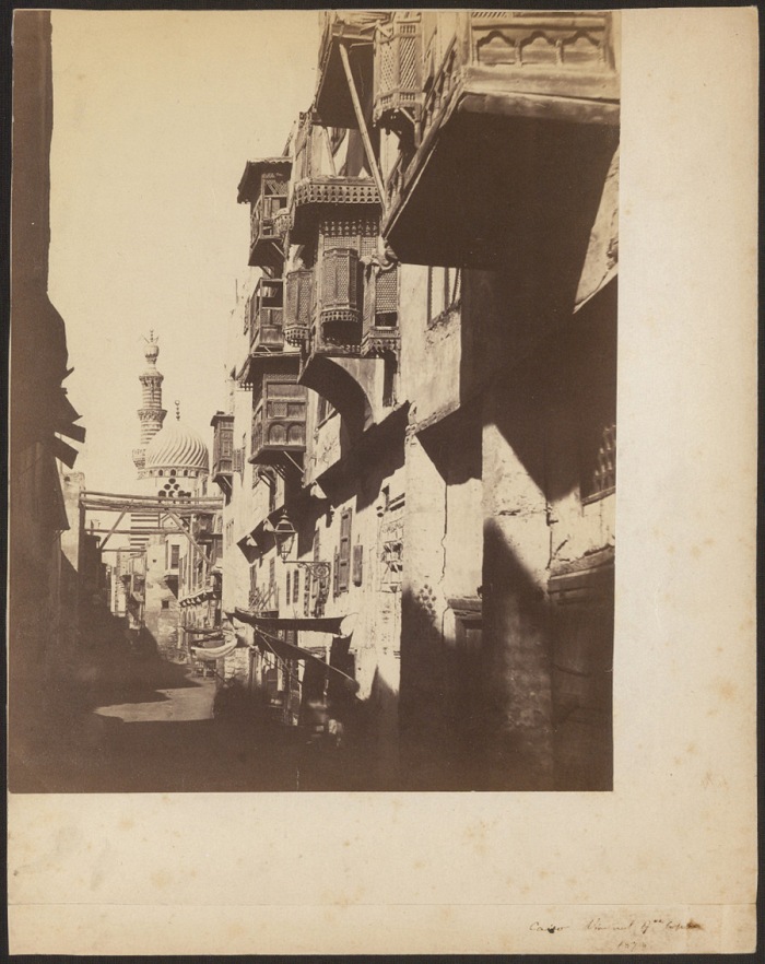 Antonio Beato, Via del quartiere copto, Il Cairo, 1878.  Archivio Fotografico Touring Club Italiano